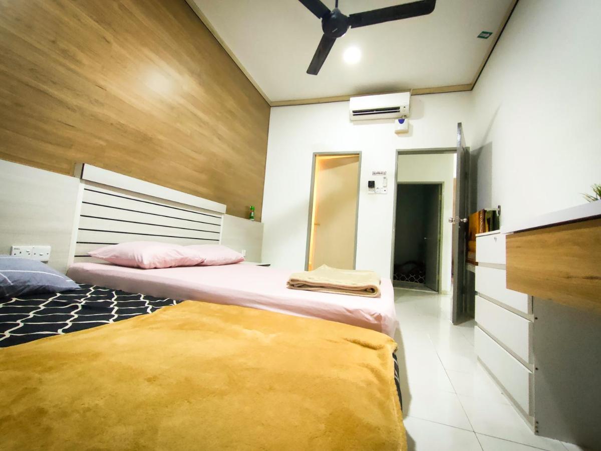 Nikqi'S Homestay 테메로 외부 사진